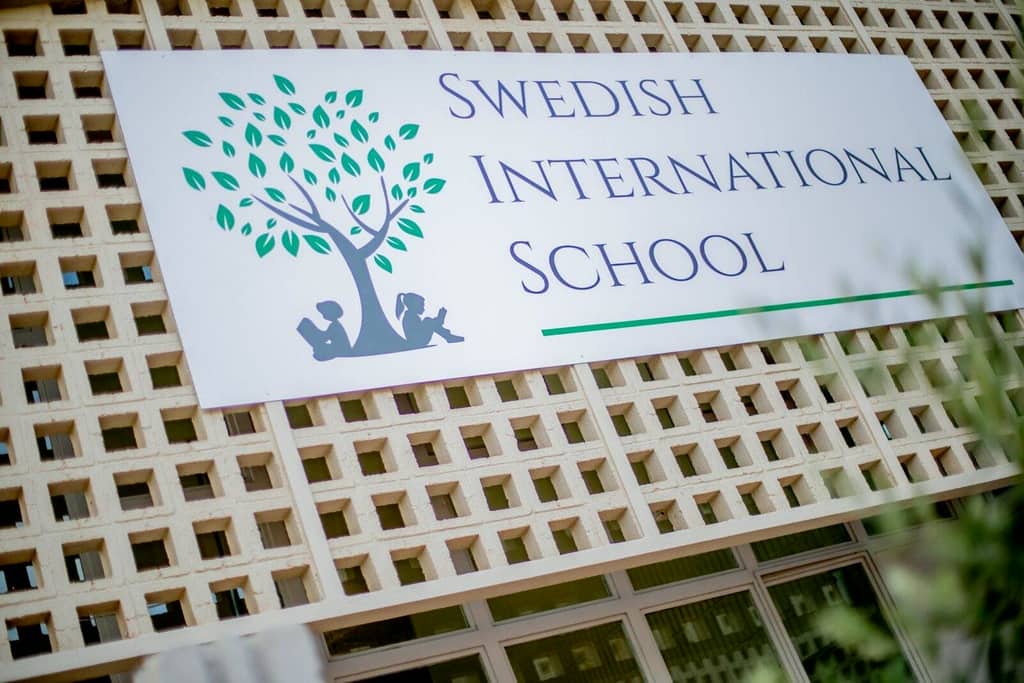 Swedish International Schools skylt vid skolans entré